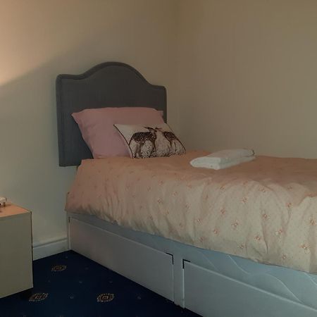 Phoenix Nights Guest House Barrow-in-Furness Buitenkant foto