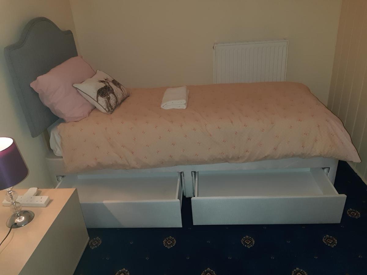 Phoenix Nights Guest House Barrow-in-Furness Buitenkant foto