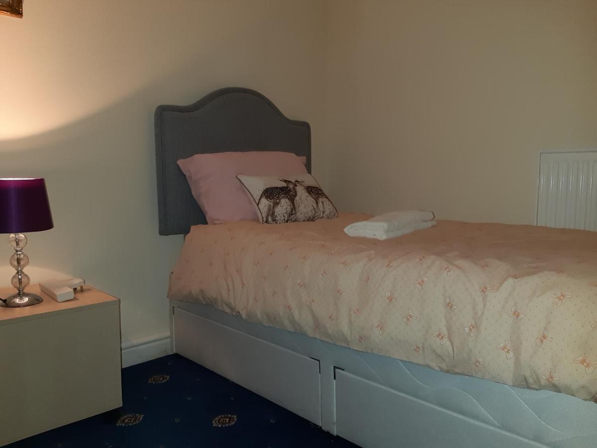 Phoenix Nights Guest House Barrow-in-Furness Buitenkant foto