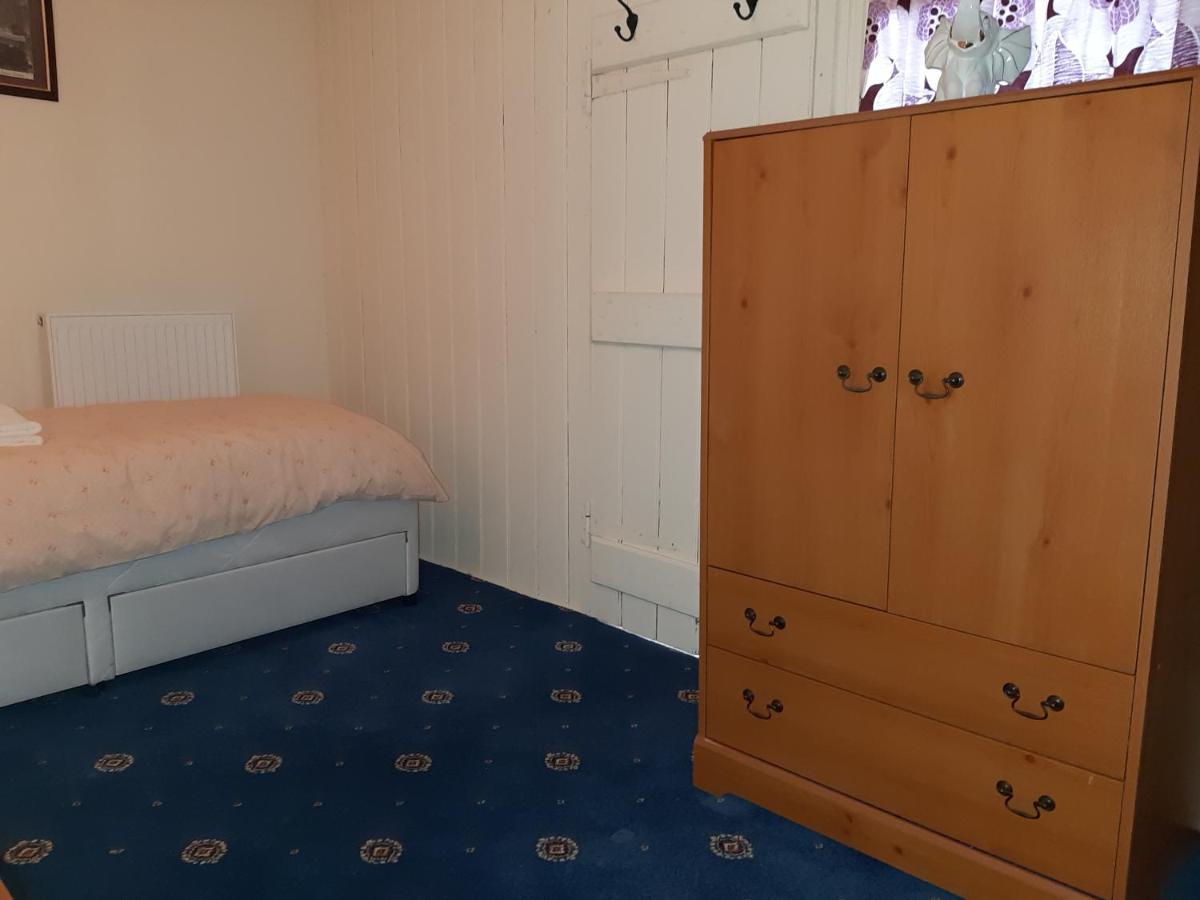 Phoenix Nights Guest House Barrow-in-Furness Buitenkant foto