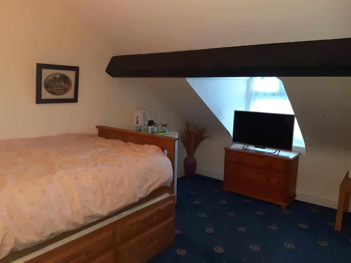Phoenix Nights Guest House Barrow-in-Furness Buitenkant foto