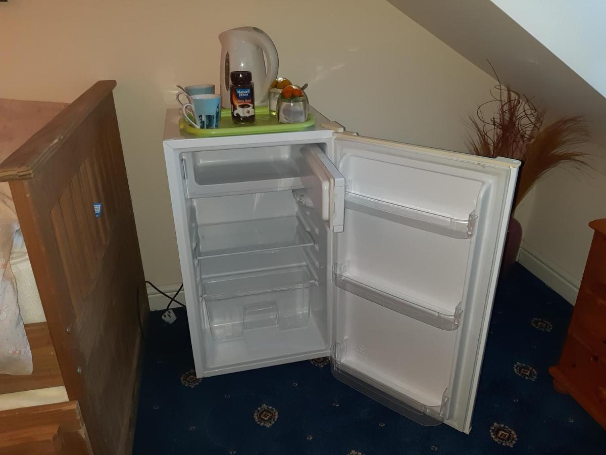 Phoenix Nights Guest House Barrow-in-Furness Buitenkant foto
