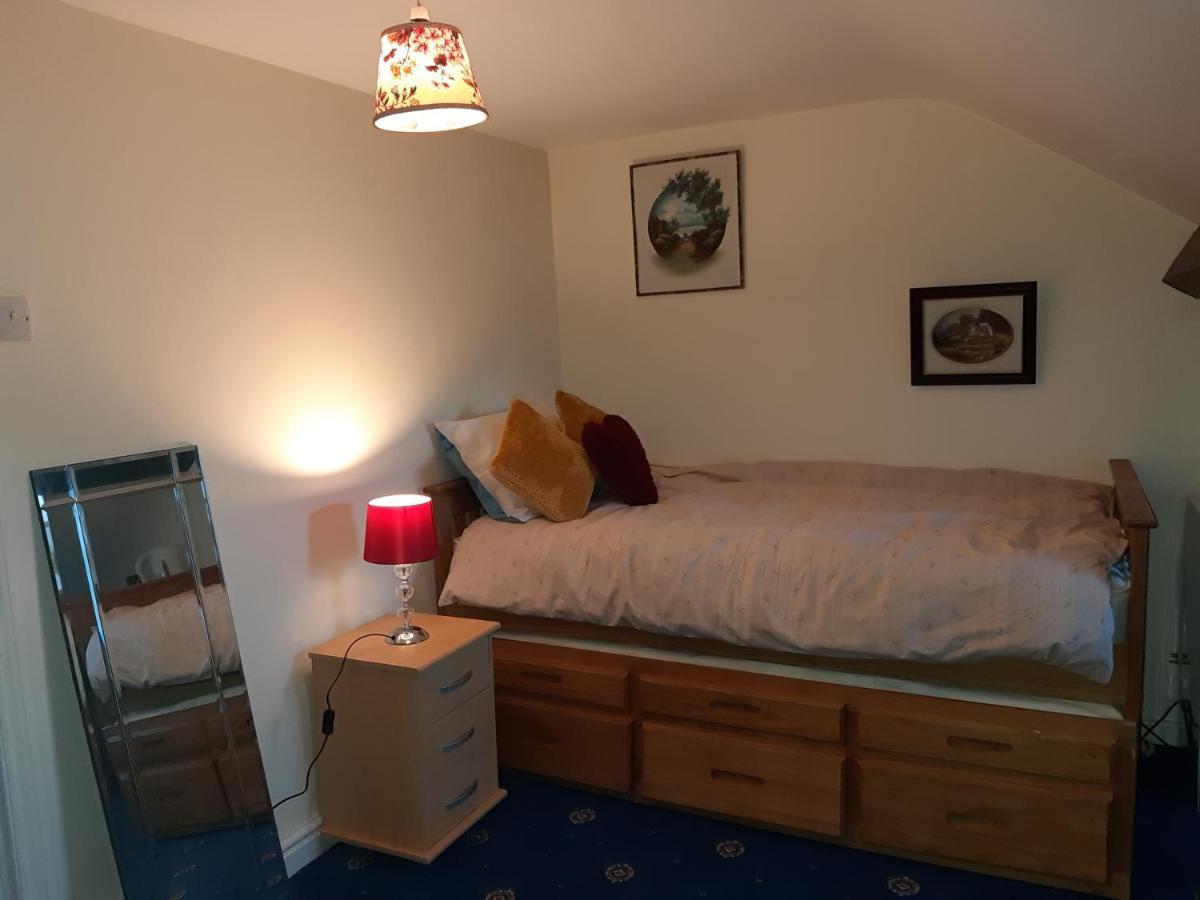 Phoenix Nights Guest House Barrow-in-Furness Buitenkant foto