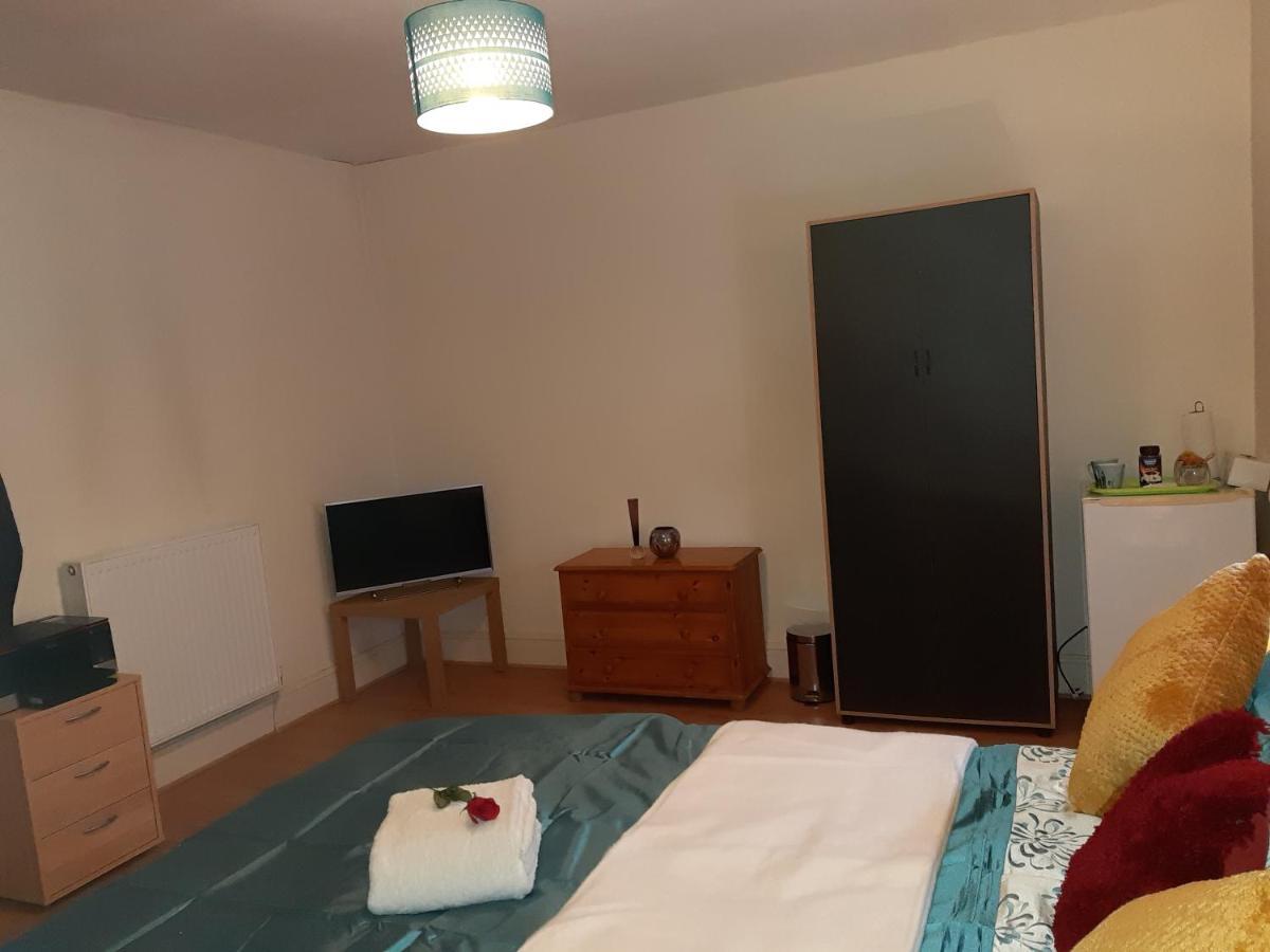 Phoenix Nights Guest House Barrow-in-Furness Buitenkant foto