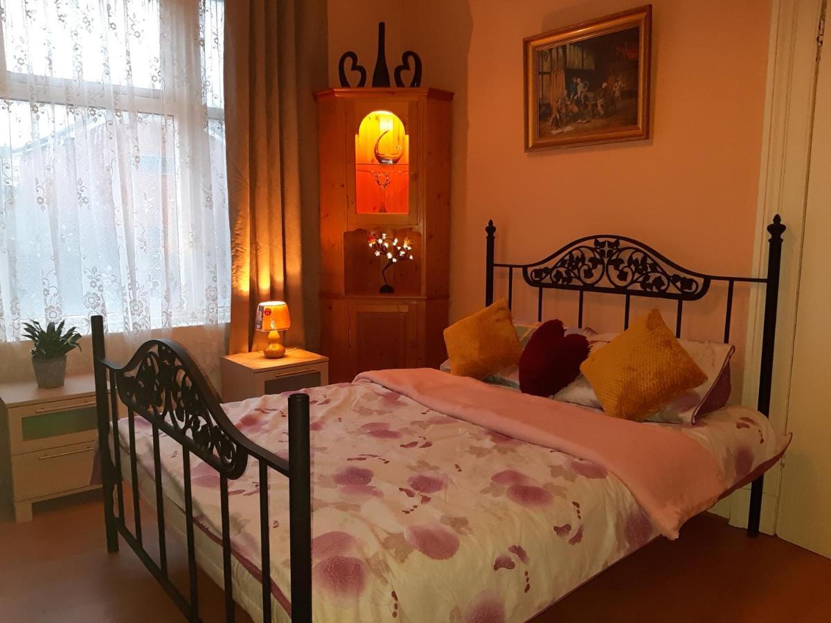 Phoenix Nights Guest House Barrow-in-Furness Buitenkant foto