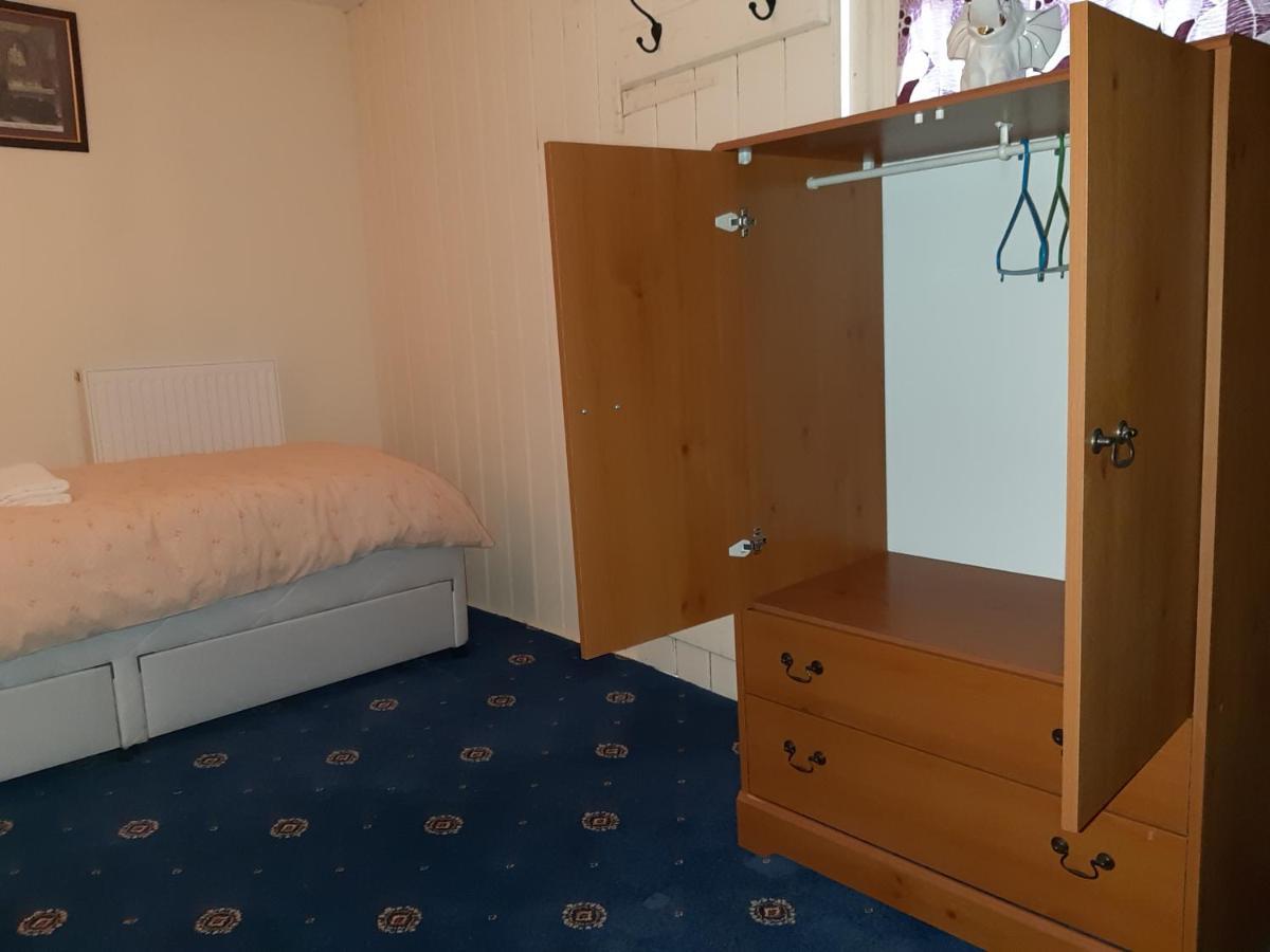 Phoenix Nights Guest House Barrow-in-Furness Buitenkant foto