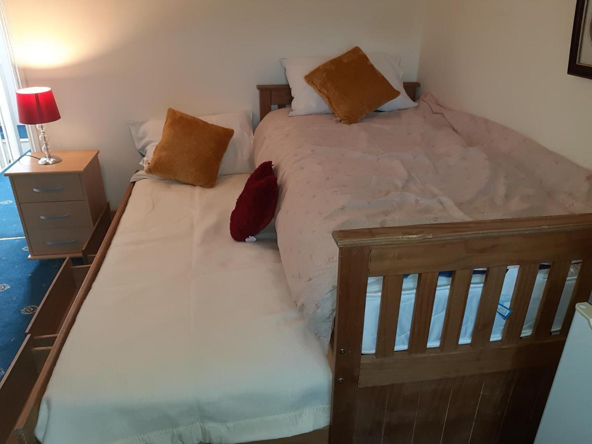 Phoenix Nights Guest House Barrow-in-Furness Buitenkant foto