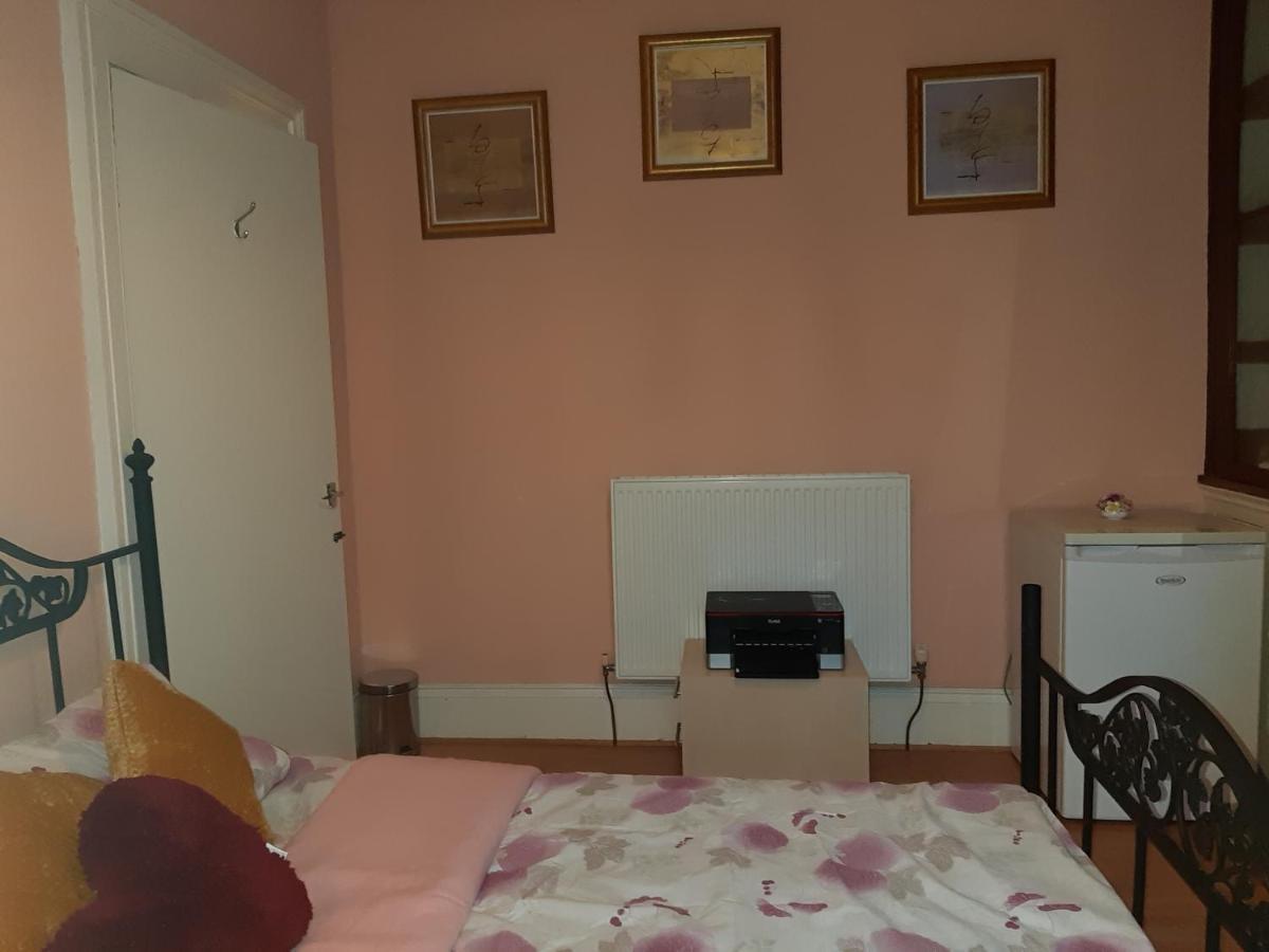 Phoenix Nights Guest House Barrow-in-Furness Buitenkant foto
