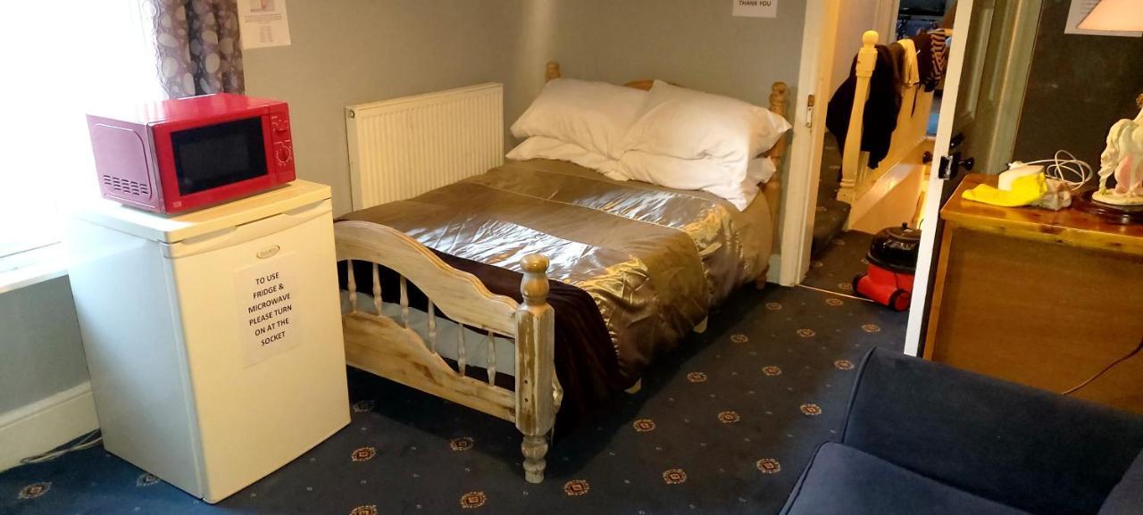 Phoenix Nights Guest House Barrow-in-Furness Buitenkant foto
