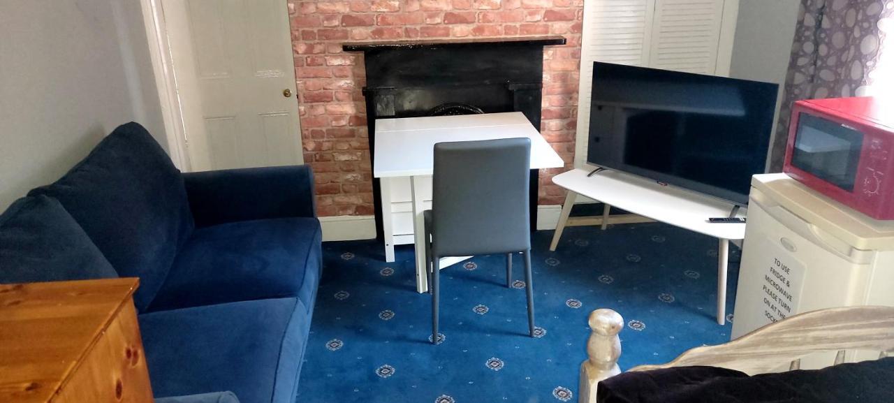 Phoenix Nights Guest House Barrow-in-Furness Buitenkant foto